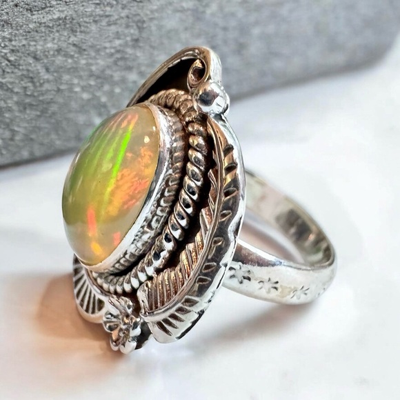 Elegant Ethiopian Fire Opal Sterling Silver Ring (8) - Picture 7 of 12